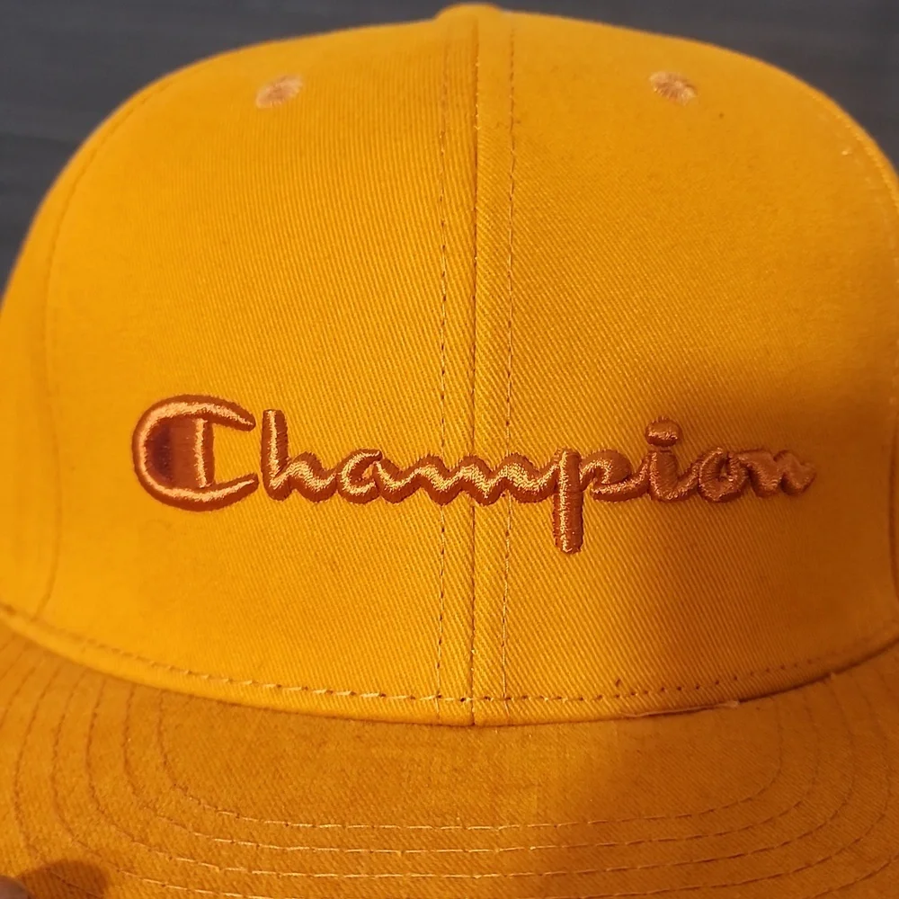 Champion snap back hat - Picture 7 of 7